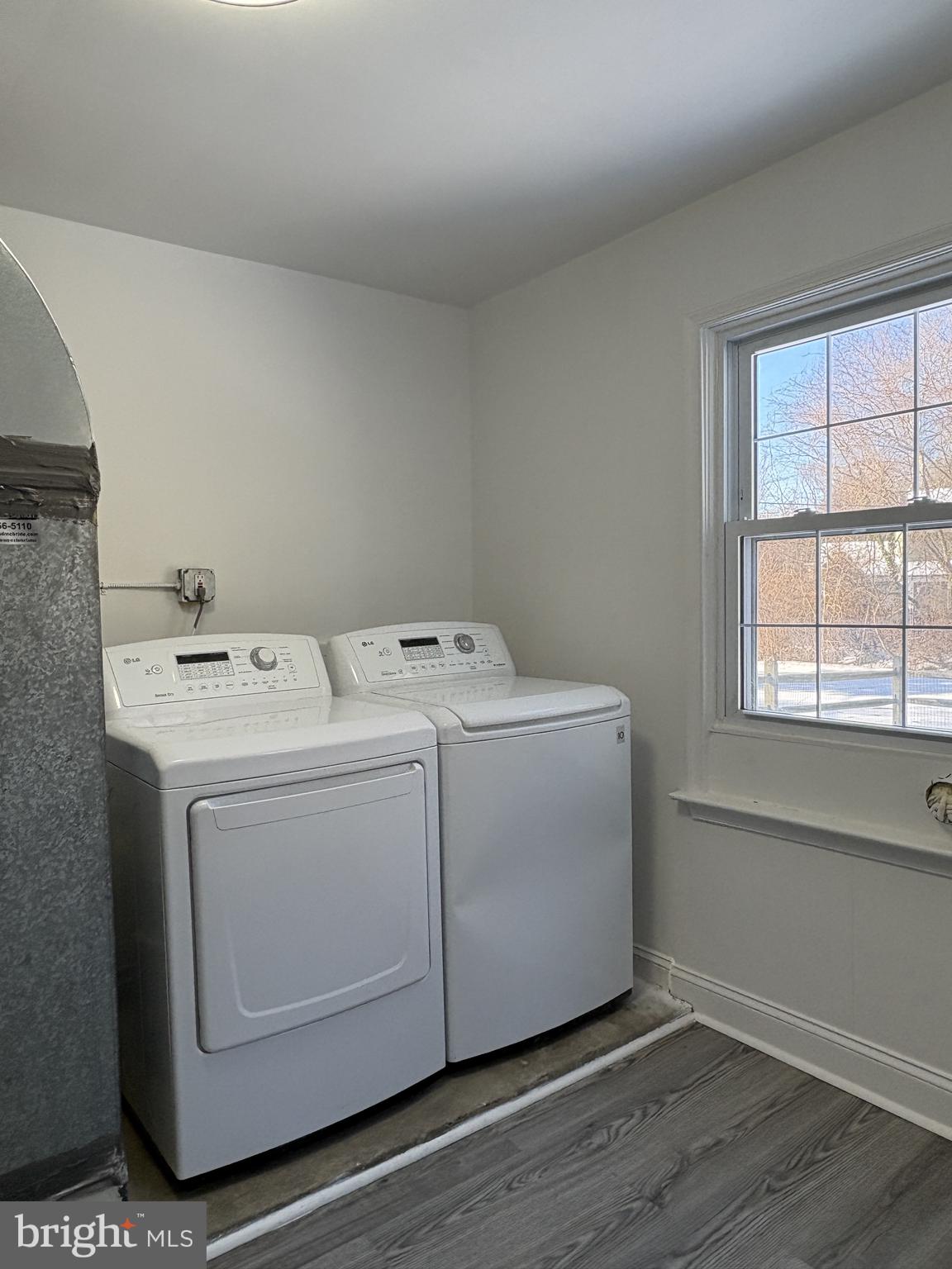724 Brook Drive Newark, DE 19713 - Photo 17 of 37 a utility room with dryer and washer