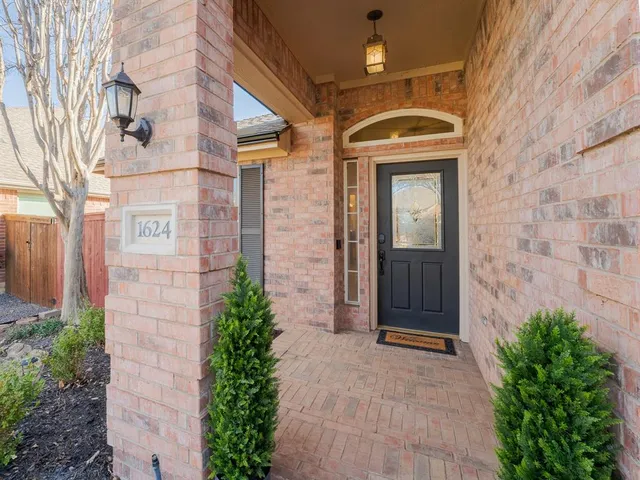 $389,000 | 1624 Knoll Ridge Circle, Corinth, TX 76210