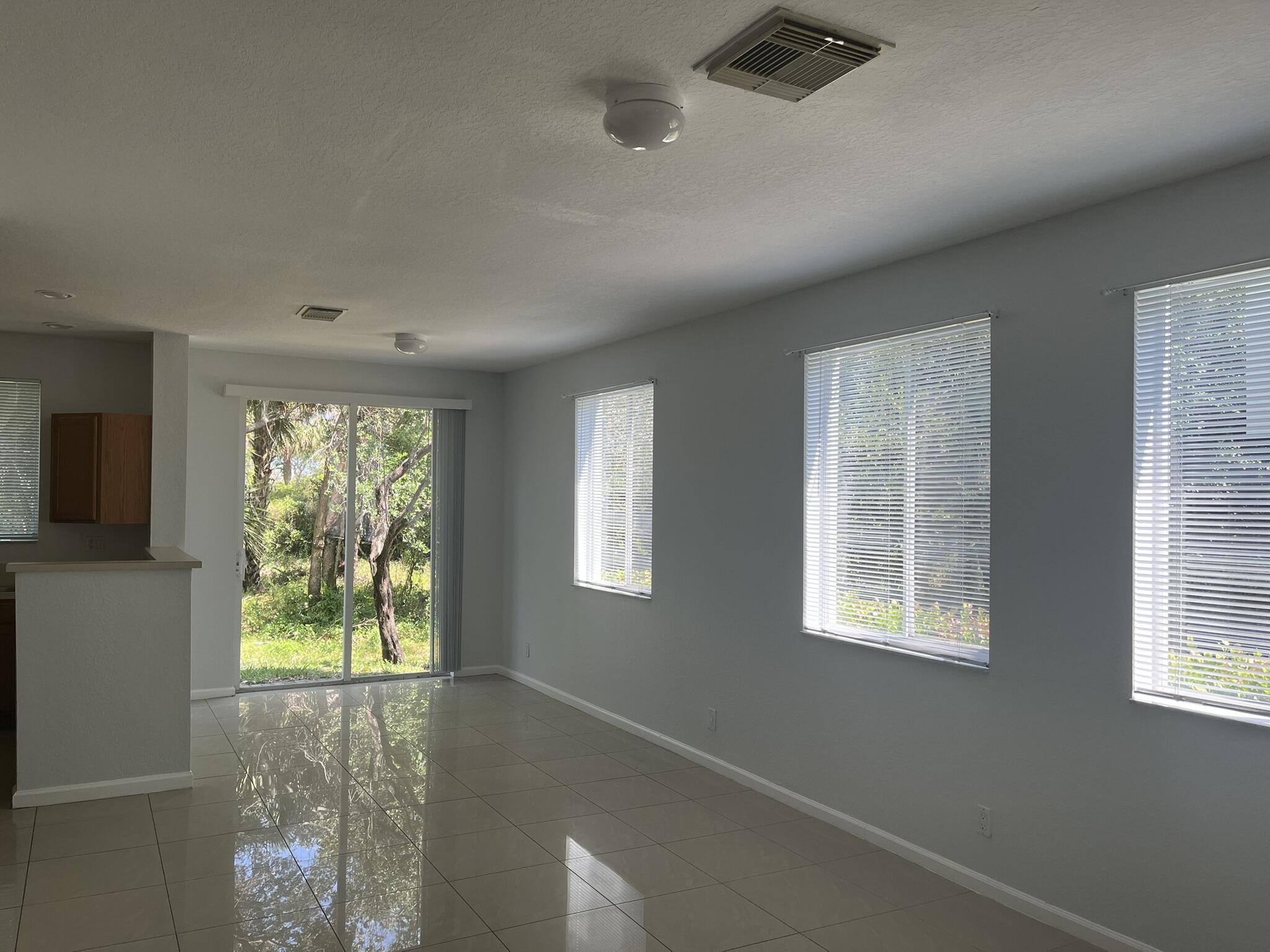 3231 Laurel Ridge Circle Riviera Beach, FL 33404 - Photo 5 of 22 IMG_0593