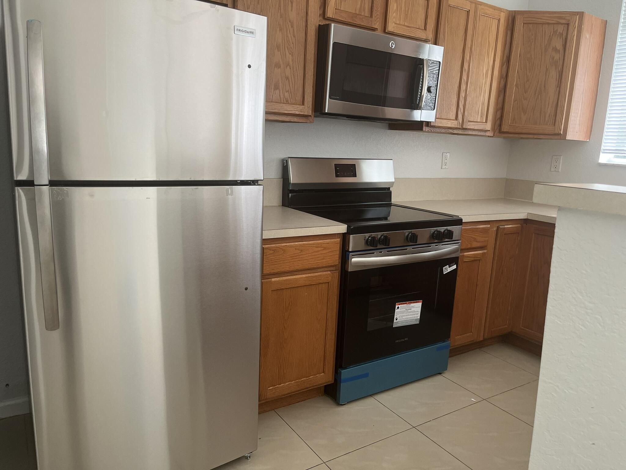 3231 Laurel Ridge Circle Riviera Beach, FL 33404 - Photo 7 of 22 IMG_0859