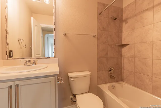 $1,900 | 1744 Emerald Edge, San Antonio, TX 78245