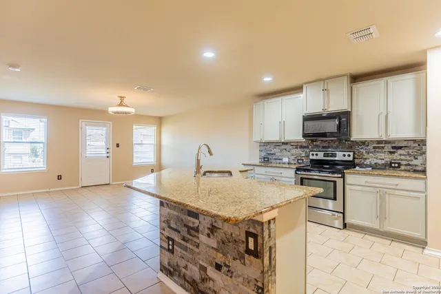 $1,900 | 1744 Emerald Edge, San Antonio, TX 78245