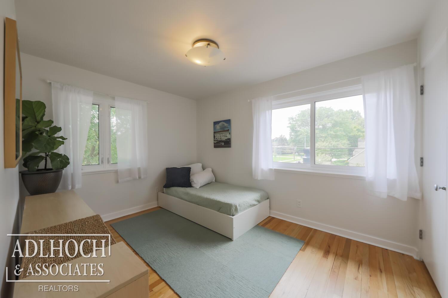 681 Roslyn Road Grosse Pointe Woods, MI 48236 - Photo 21 of 32