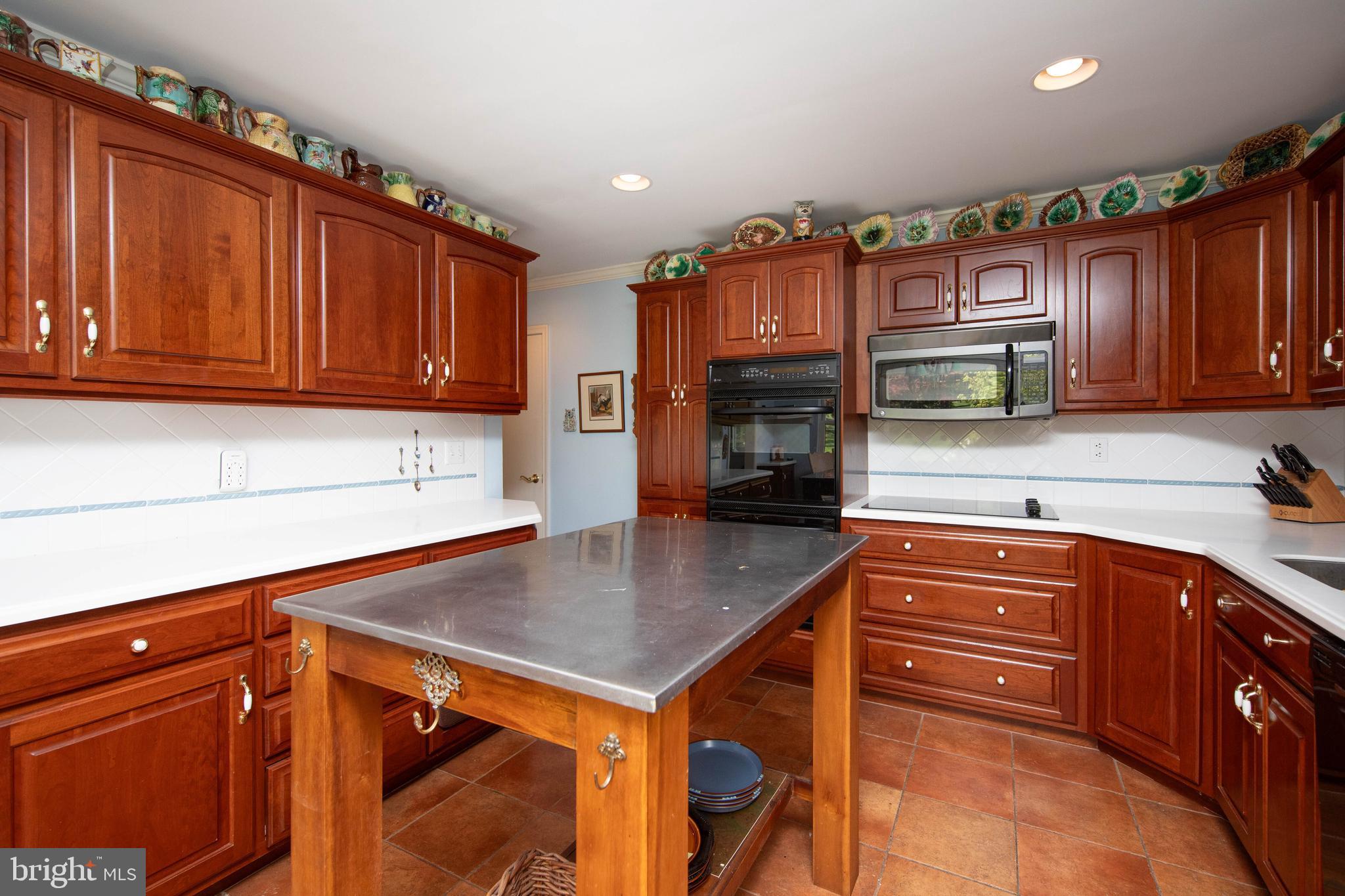 1815 Cathedral Road Huntingdon Valley, PA 19006 - Photo 12 of 36 Kitchen