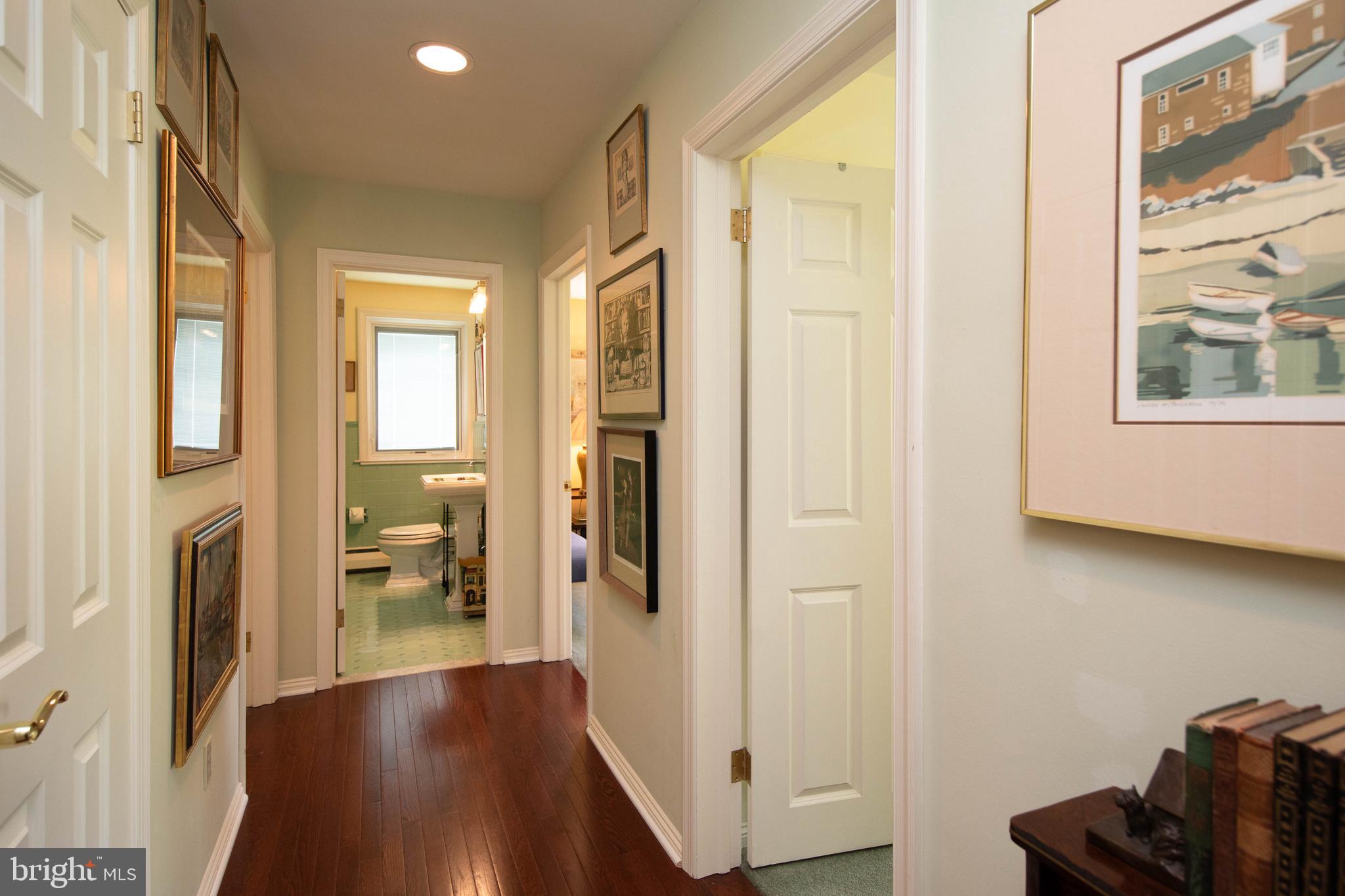 1815 Cathedral Road Huntingdon Valley, PA 19006 - Photo 24 of 36 Hallway