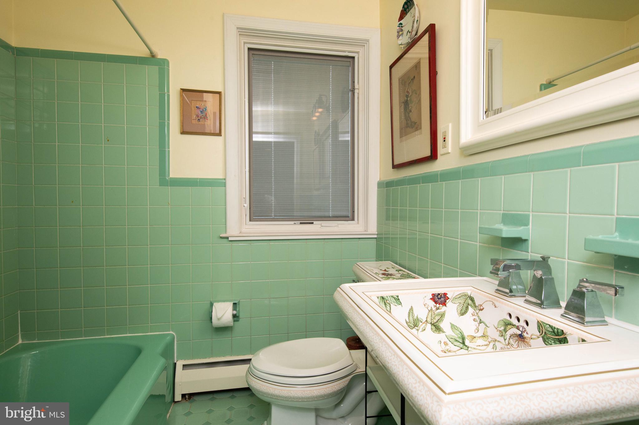 1815 Cathedral Road Huntingdon Valley, PA 19006 - Photo 27 of 36 Hall Bathroom