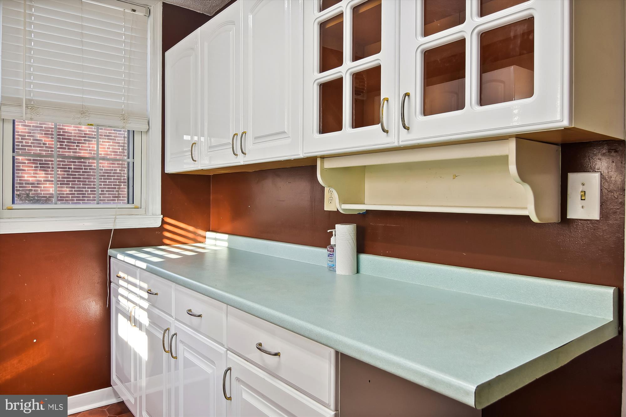 702 Dorchester Road Baltimore, MD 21229 - Photo 10 of 17 Kitchen