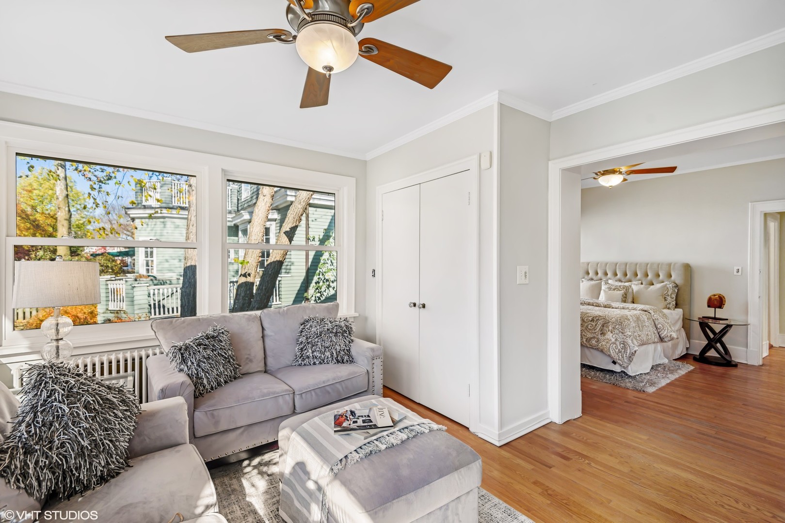924 Sheridan Road Evanston, IL 60202 - Photo 18 of 34 a living room with furniture and a large window