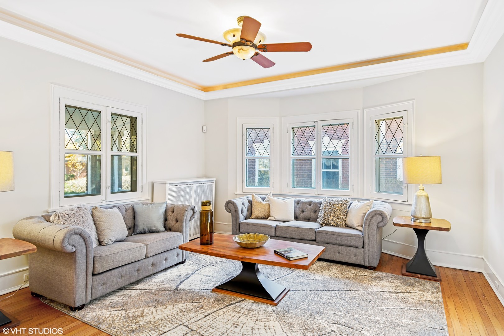 924 Sheridan Road Evanston, IL 60202 - Photo 3 of 34 a living room with furniture and a large window