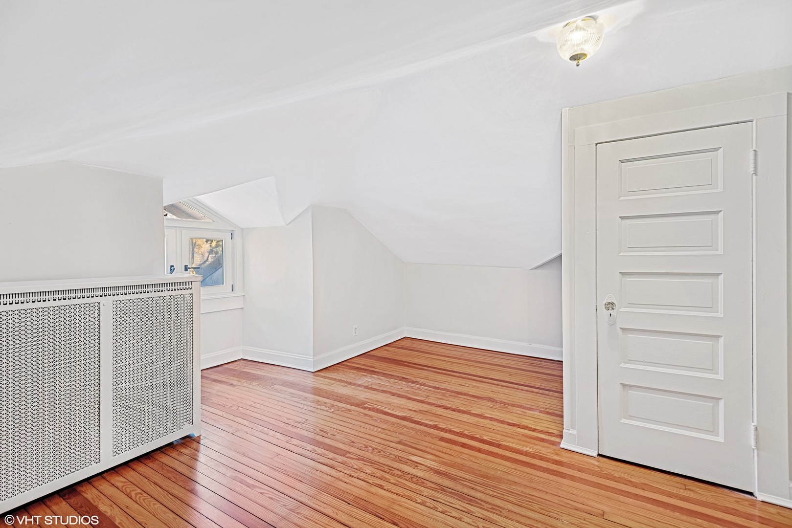 924 Sheridan Road Evanston, IL 60202 - Photo 26 of 34 a view of empty room with wooden floor