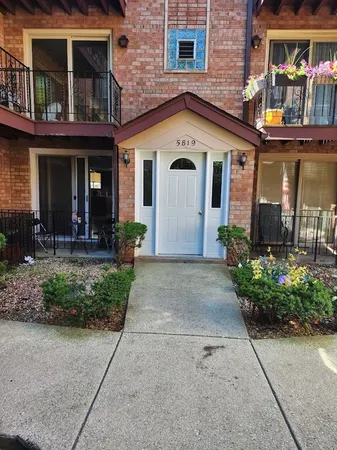 $250,800 | 5819 West Higgins Avenue, Unit 1D, Chicago, IL 60630