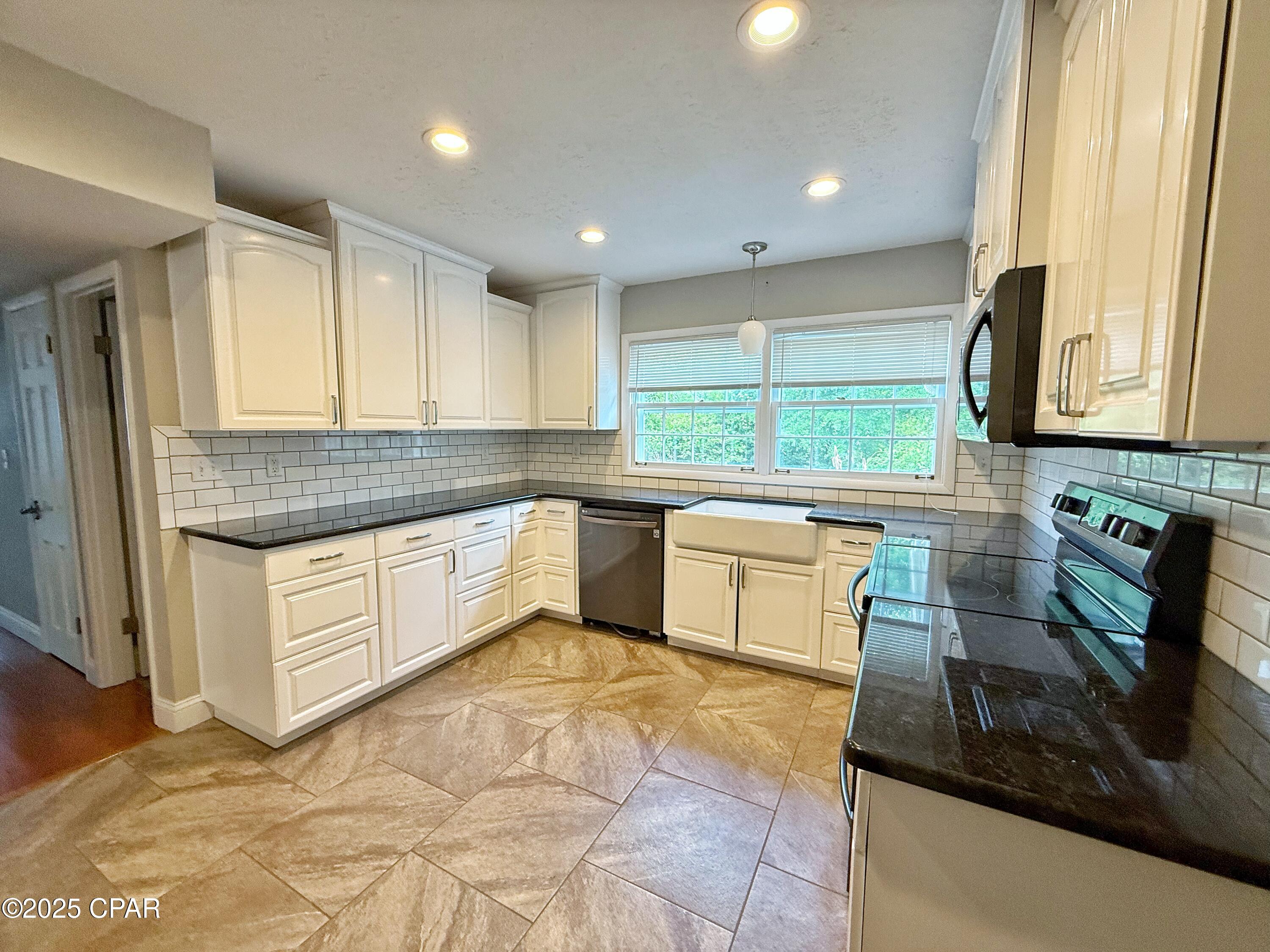 3386 Caverns Road Marianna, FL 32446 - Photo 11 of 34 Gallery Image 11