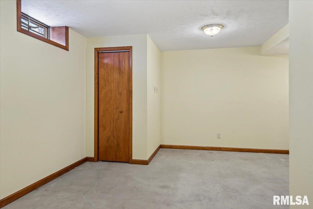 1812 Post Oak Court Springfield, IL 62704 - Photo 41 of 53