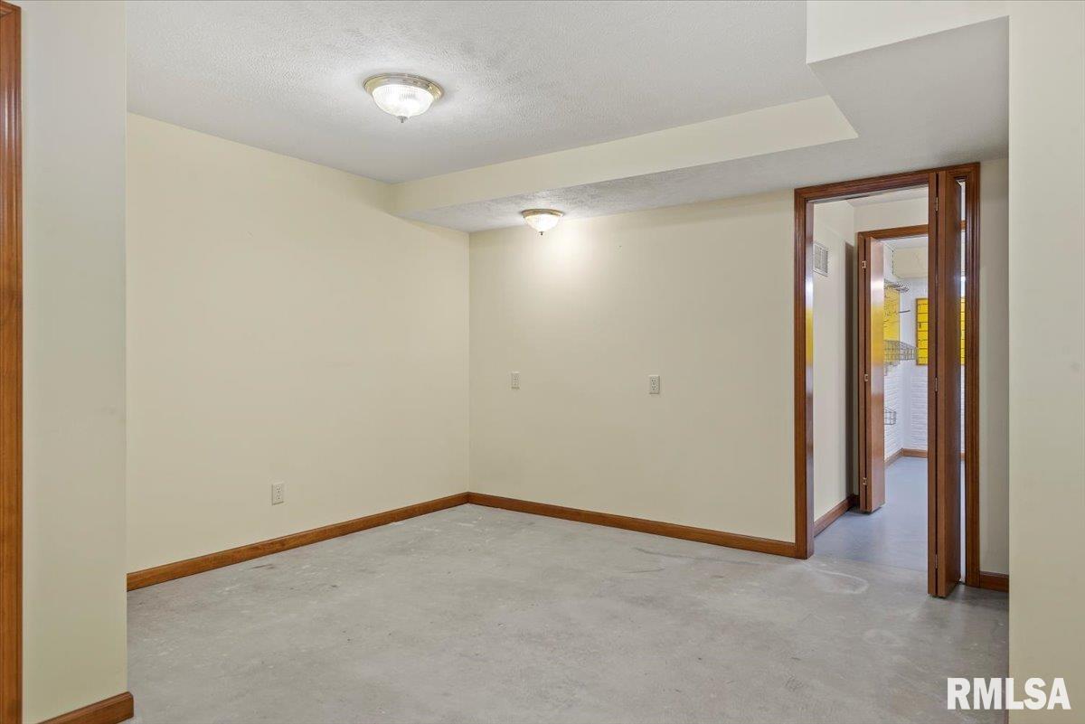 1812 Post Oak Court Springfield, IL 62704 - Photo 42 of 53