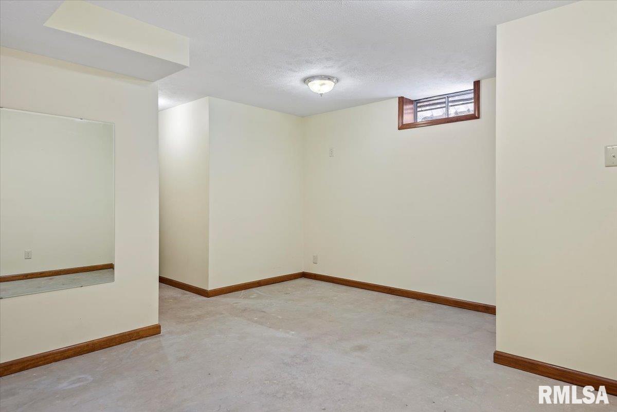 1812 Post Oak Court Springfield, IL 62704 - Photo 43 of 53