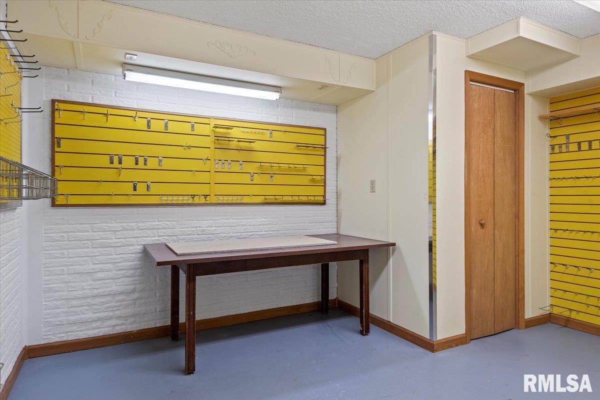 1812 Post Oak Court Springfield, IL 62704 - Photo 45 of 53