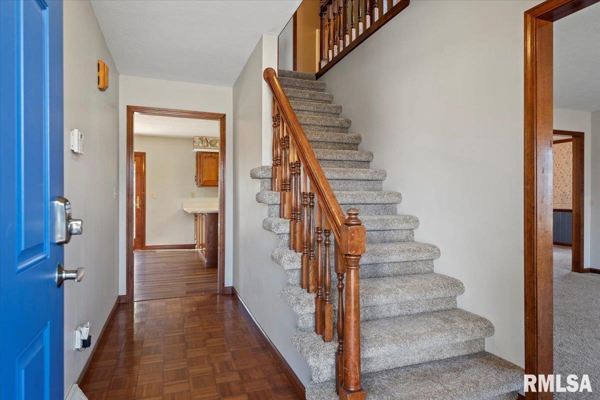 1812 Post Oak Court Springfield, IL 62704 - Photo 5 of 53