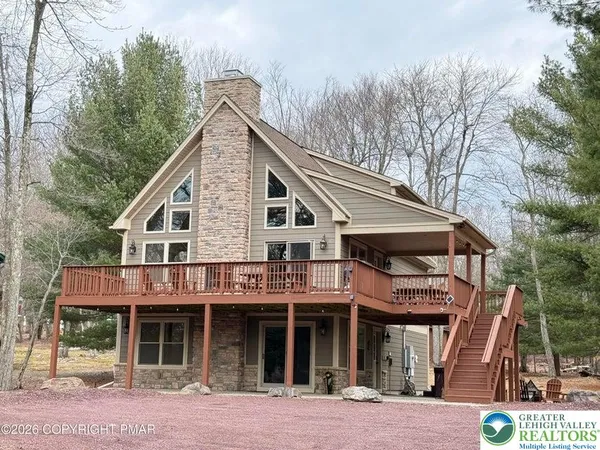 $965,000 | 136 Pineknoll Drive, Lake Harmony, PA 18624