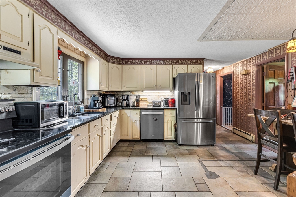 163 South Monson Road Hampden, MA 01036 - Photo 6 of 34