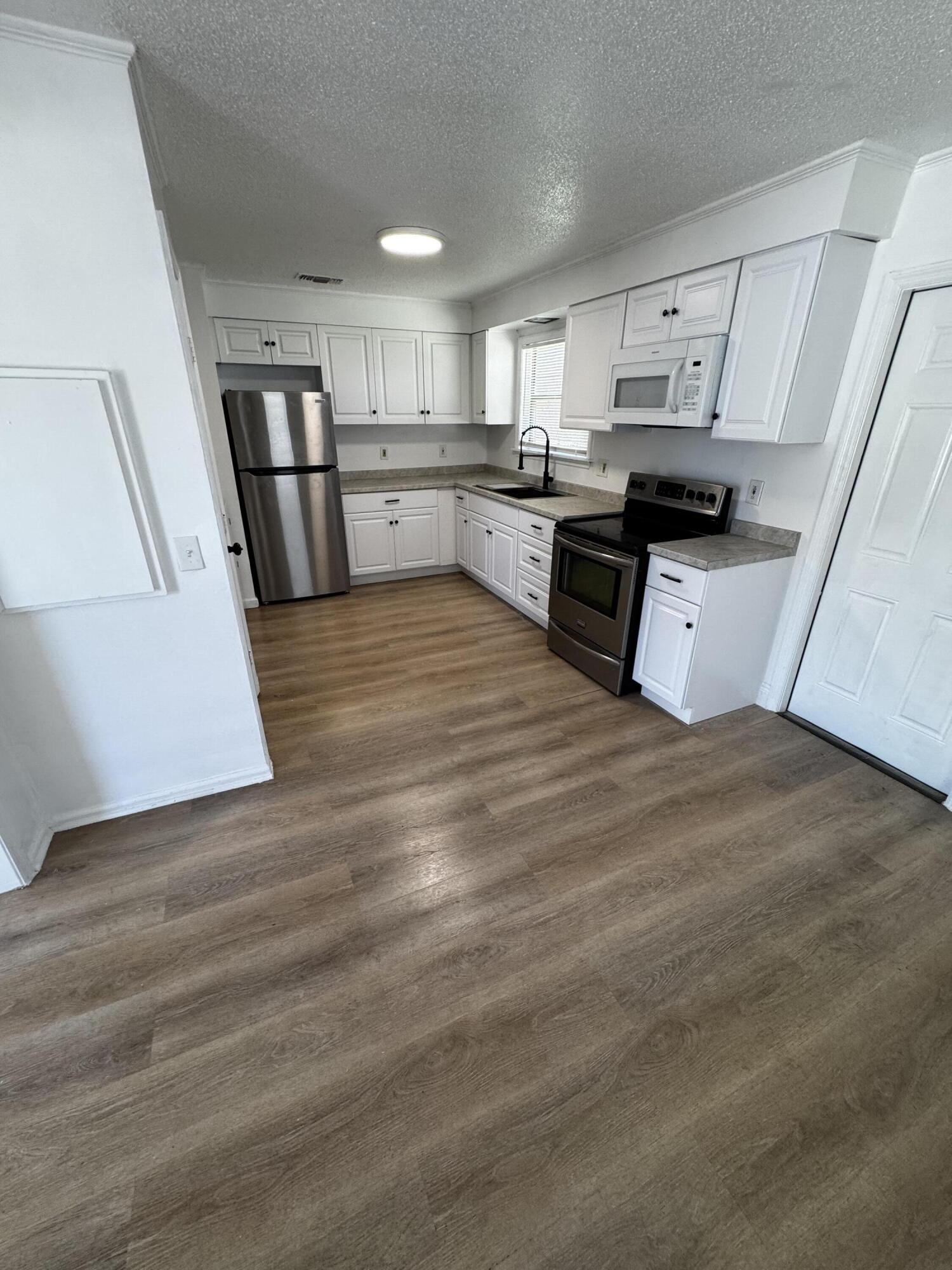 1464 West 32nd Street Riviera Beach, FL 33404 - Photo 6 of 28 kitchen