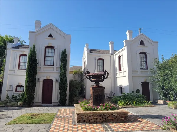 $1,350 | 1407 Broadway Avenue J, Galveston, TX 77550