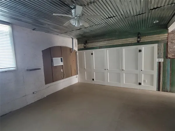 $1,350 | 1407 Broadway Avenue J, Galveston, TX 77550