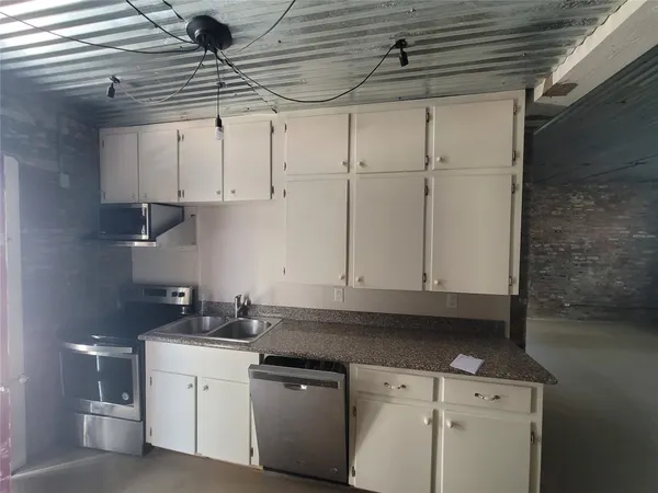$1,350 | 1407 Broadway Avenue J, Galveston, TX 77550