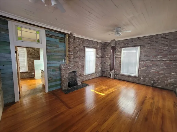 $1,350 | 1407 Broadway Avenue J, Galveston, TX 77550