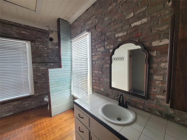 $1,350 | 1407 Broadway Avenue J, Galveston, TX 77550