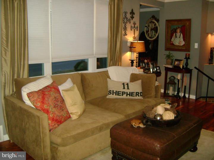 11 Shepherd Road Cherry Hill, NJ 08034 - Photo 8 of 25 Living Room