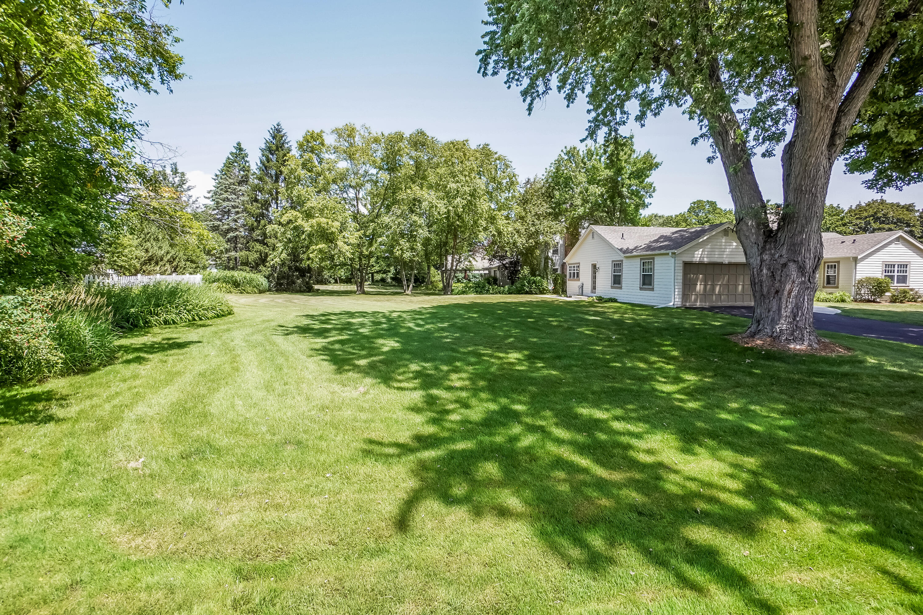 12800 Elmwood Road Elm Grove, WI 53122 - Photo 39 of 41 Yard