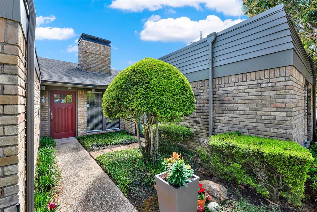 8344 Old Moss Road Dallas, TX 75231 - Photo 2 of 23
