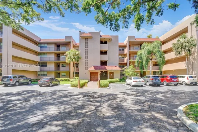 $2,600 | 9510 Seagrape Drive, Unit 101, Davie, FL 33324