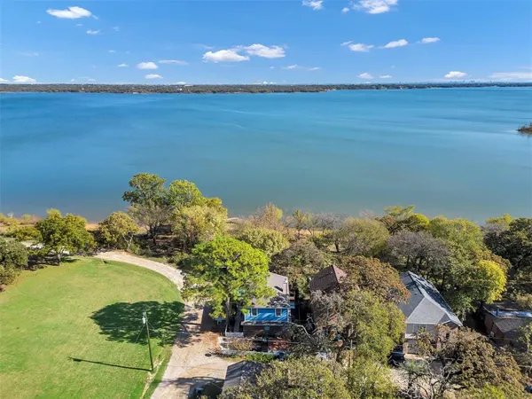 $479,900 | 560 Jay Street, Shady Shores, TX 76208
