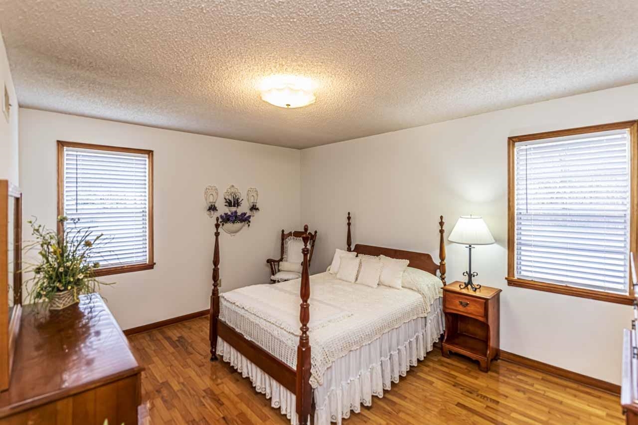 3285 Munford Giltedge Road Drummonds, TN 38023 - Photo 14 of 32 a bedroom with a large bed and a potted plant