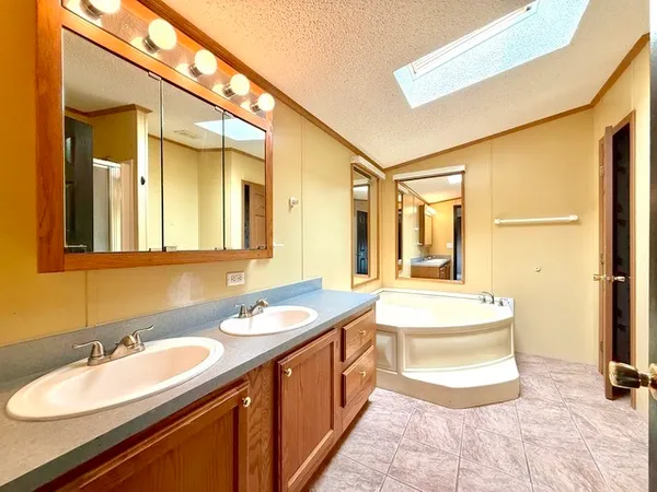 a en suite bathroom with a double vanity sink mirror and