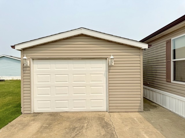 9 Swallow Lane Beecher, IL 60401 - Photo 3 of 20 a front view of a house