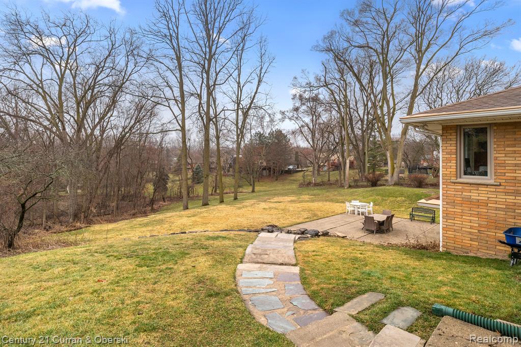 35765 Springvale Street Farmington Hills, MI 48331 - Photo 37 of 53