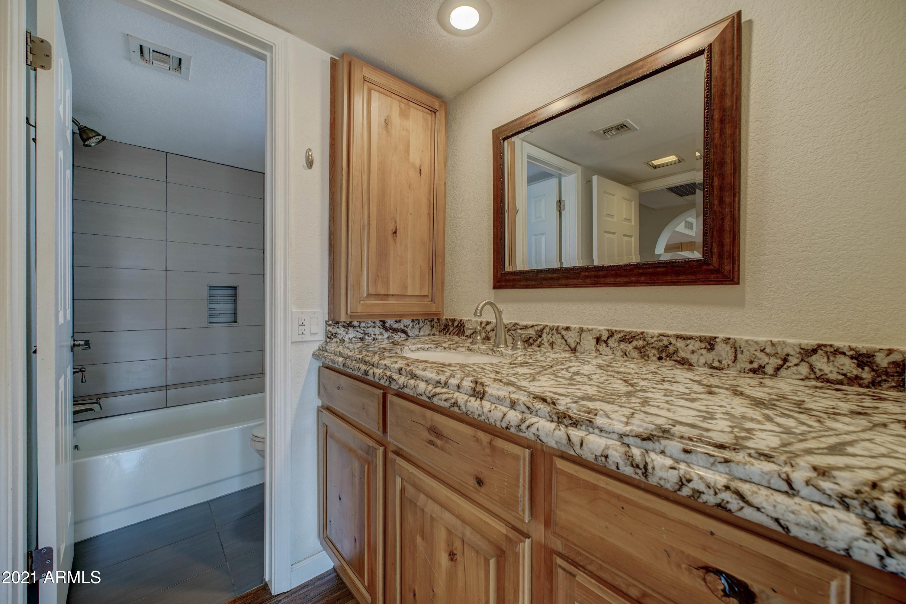 10410 North Cave Creek Road, Unit 2223 Phoenix, AZ 85020 - Photo 14 of 21 10410 N Cave Creek, 2223-14