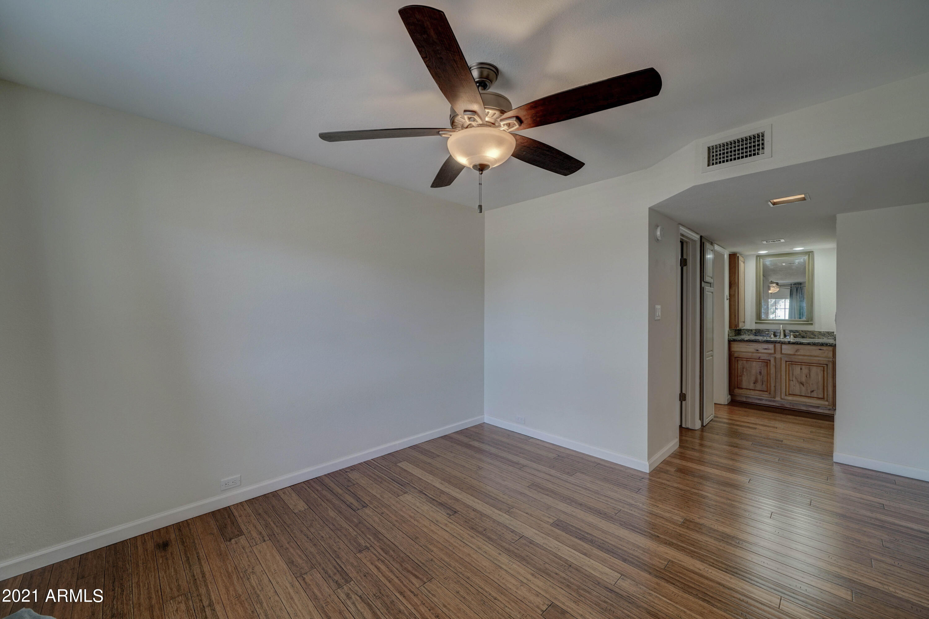 10410 North Cave Creek Road, Unit 2223 Phoenix, AZ 85020 - Photo 19 of 21 10410 N Cave Creek, 2223-19