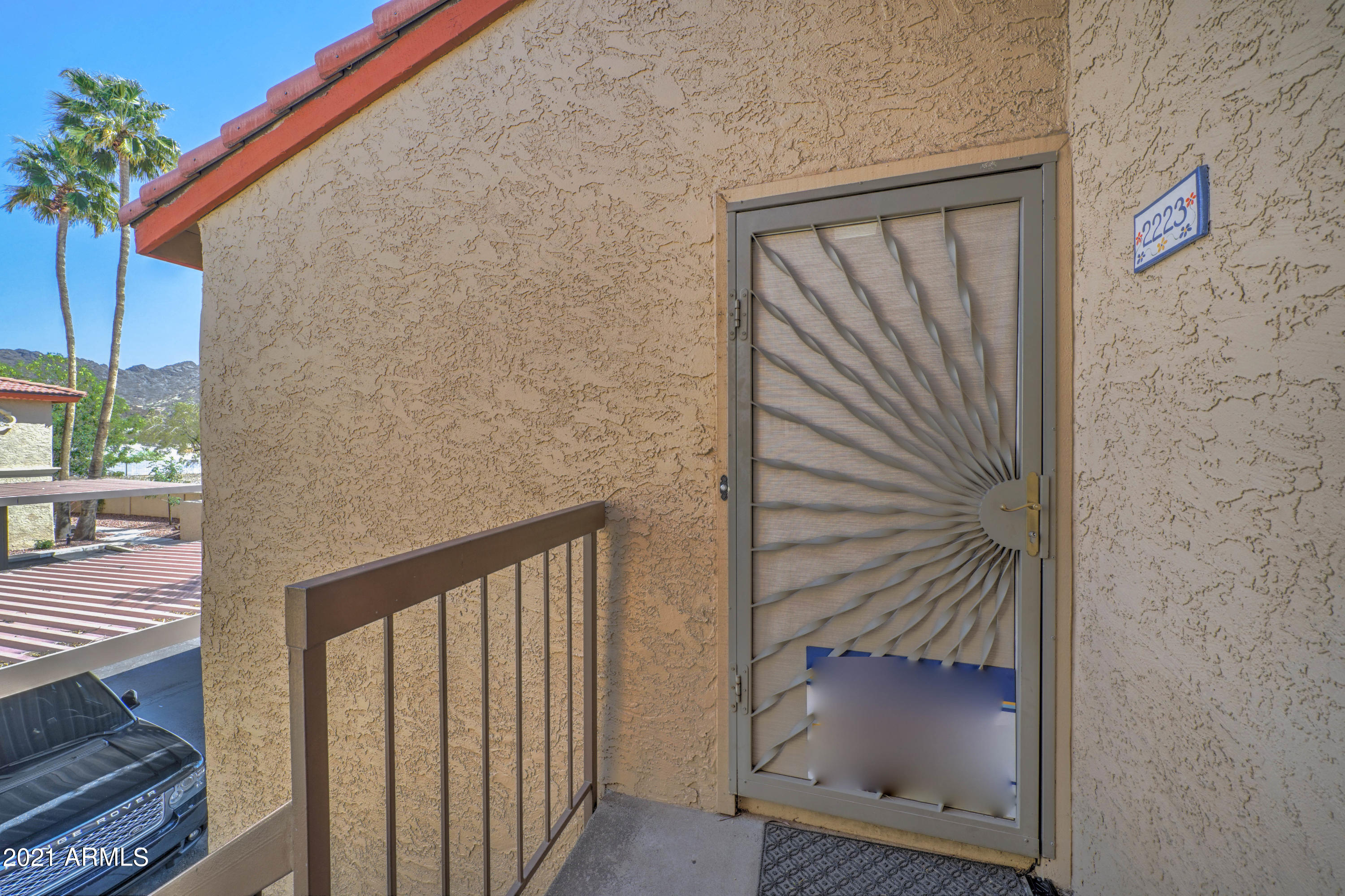 10410 North Cave Creek Road, Unit 2223 Phoenix, AZ 85020 - Photo 2 of 21 10410 N Cave Creek, 2223-2