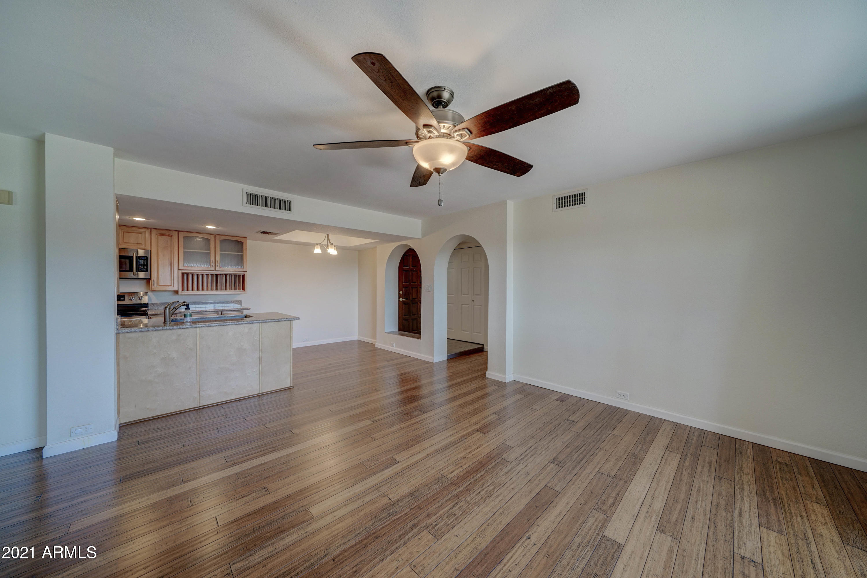 10410 North Cave Creek Road, Unit 2223 Phoenix, AZ 85020 - Photo 5 of 21 10410 N Cave Creek, 2223-5