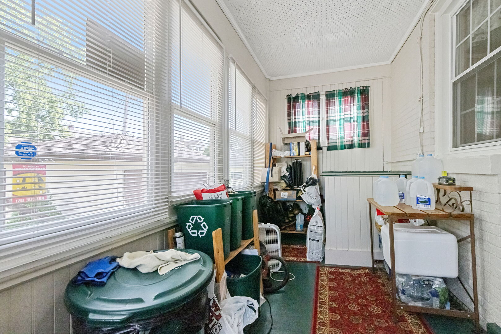 1361 Elizabeth Street Crete, IL 60417 - Photo 13 of 31 a room with furniture and a potted plant