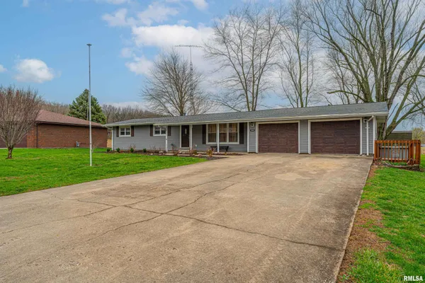 $199,000 | 308 Ward Drive, Elkhart, IL 62634