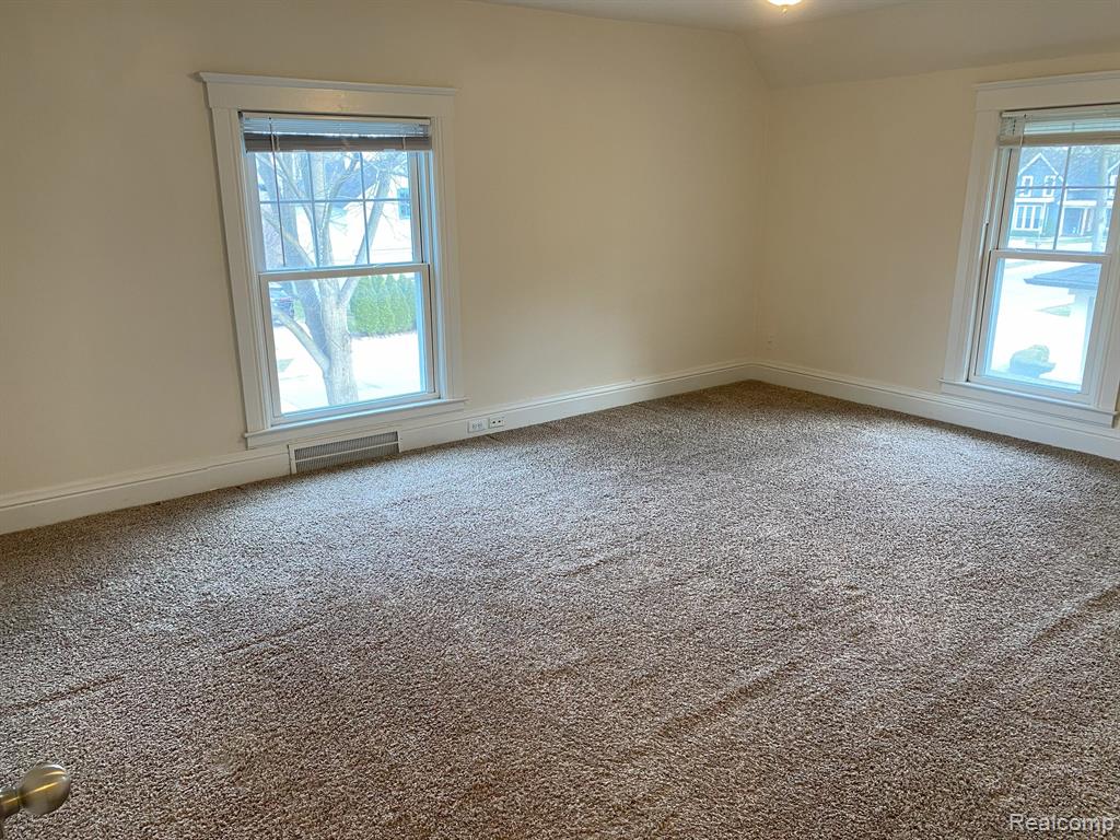 319 Oak Street Rochester, MI 48307 - Photo 13 of 26
