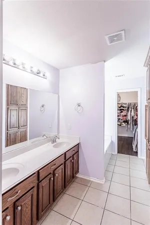 $2,350 | 2048 Lake Trail Drive, Heartland, TX 75126