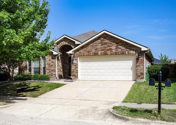 $2,350 | 2048 Lake Trail Drive, Heartland, TX 75126