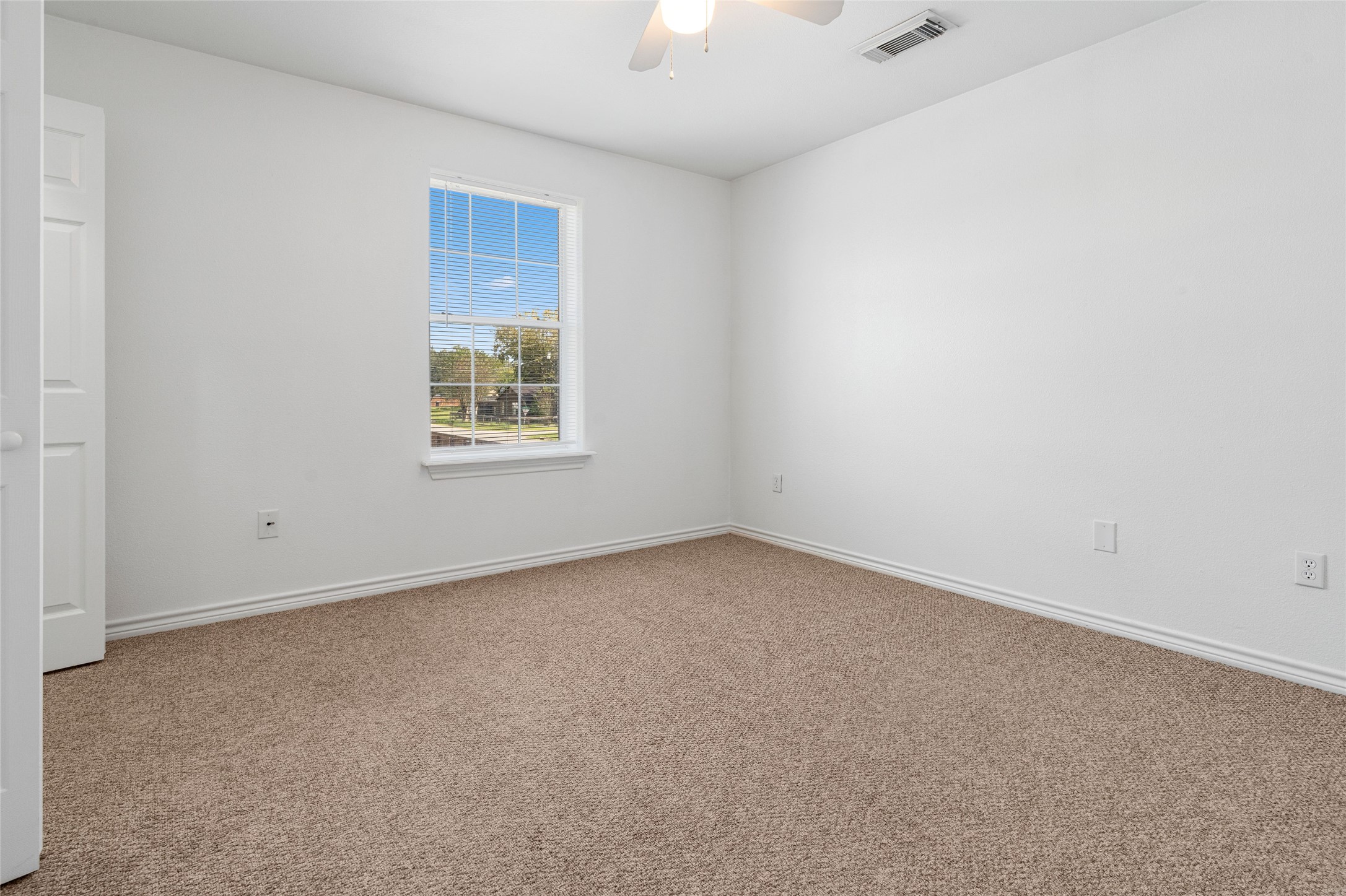 210 Brazos Street, Unit 202 Brazoria, TX 77422 - Photo 14 of 20 an empty room with a window