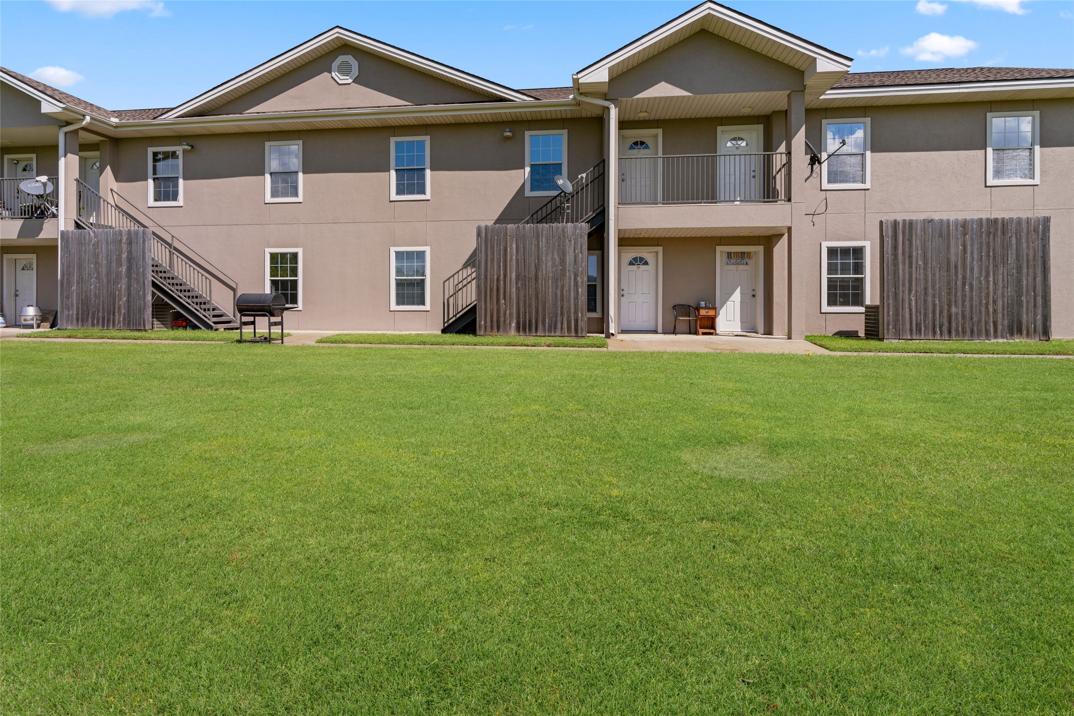 210 Brazos Street, Unit 202 Brazoria, TX 77422 - Photo 18 of 20 front view of a house with a yard