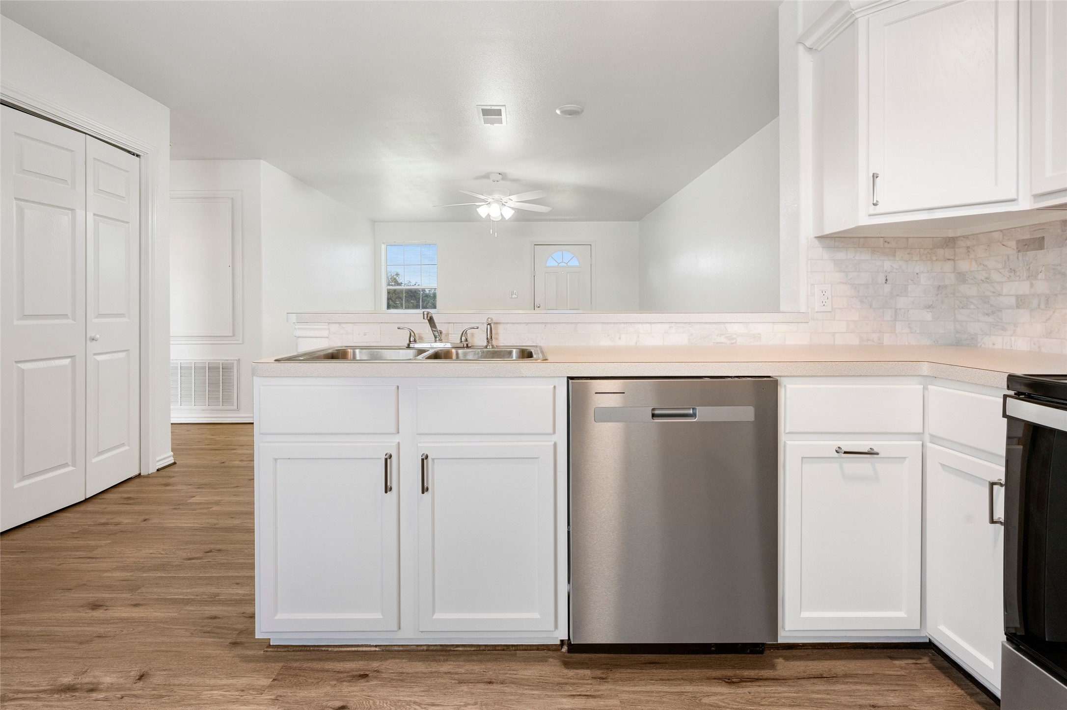 210 Brazos Street, Unit 202 Brazoria, TX 77422 - Photo 4 of 20 a kitchen with stainless steel appliances granite countertop a sink stove and refrigerator